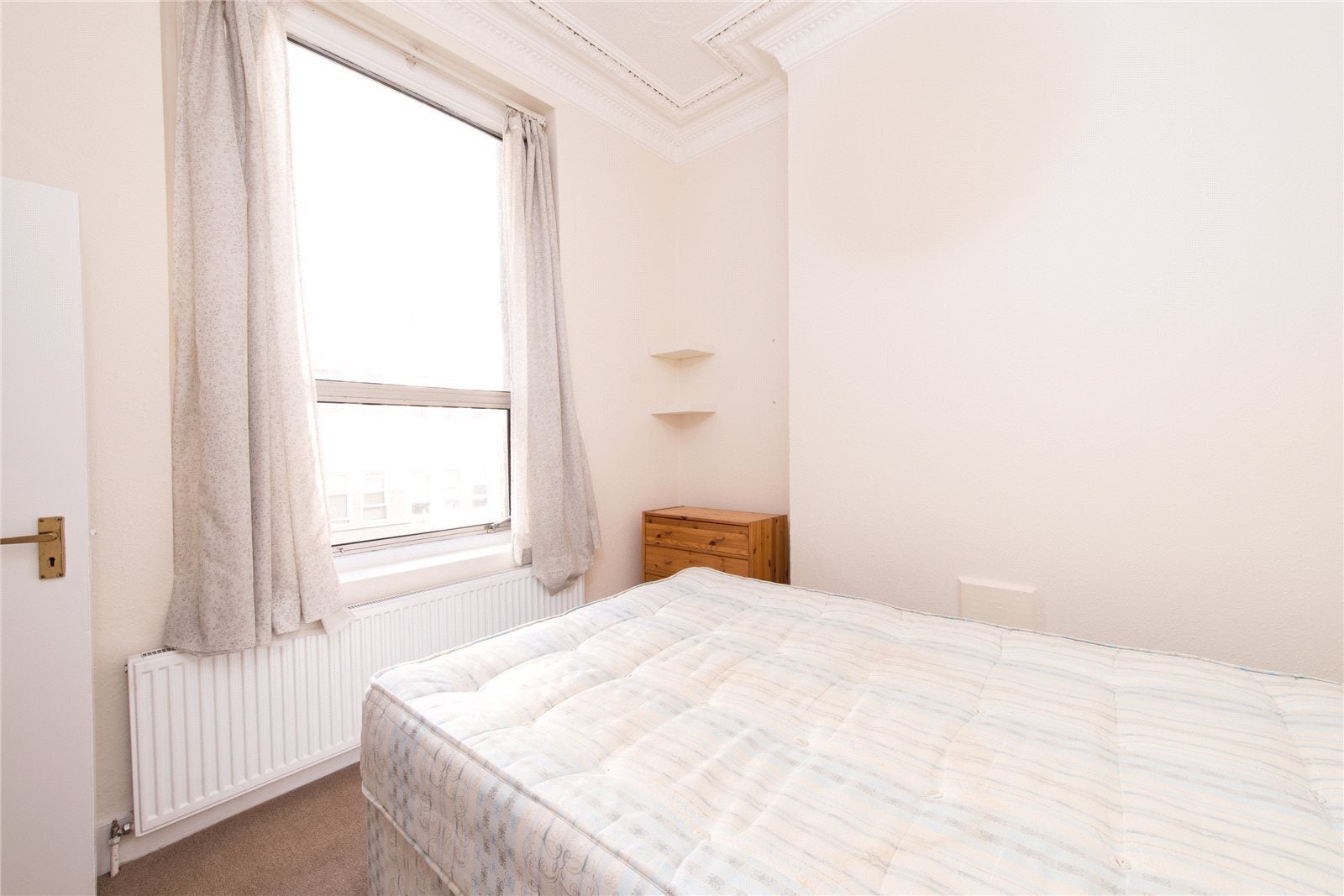 Flat Minford Gardens in Greater London