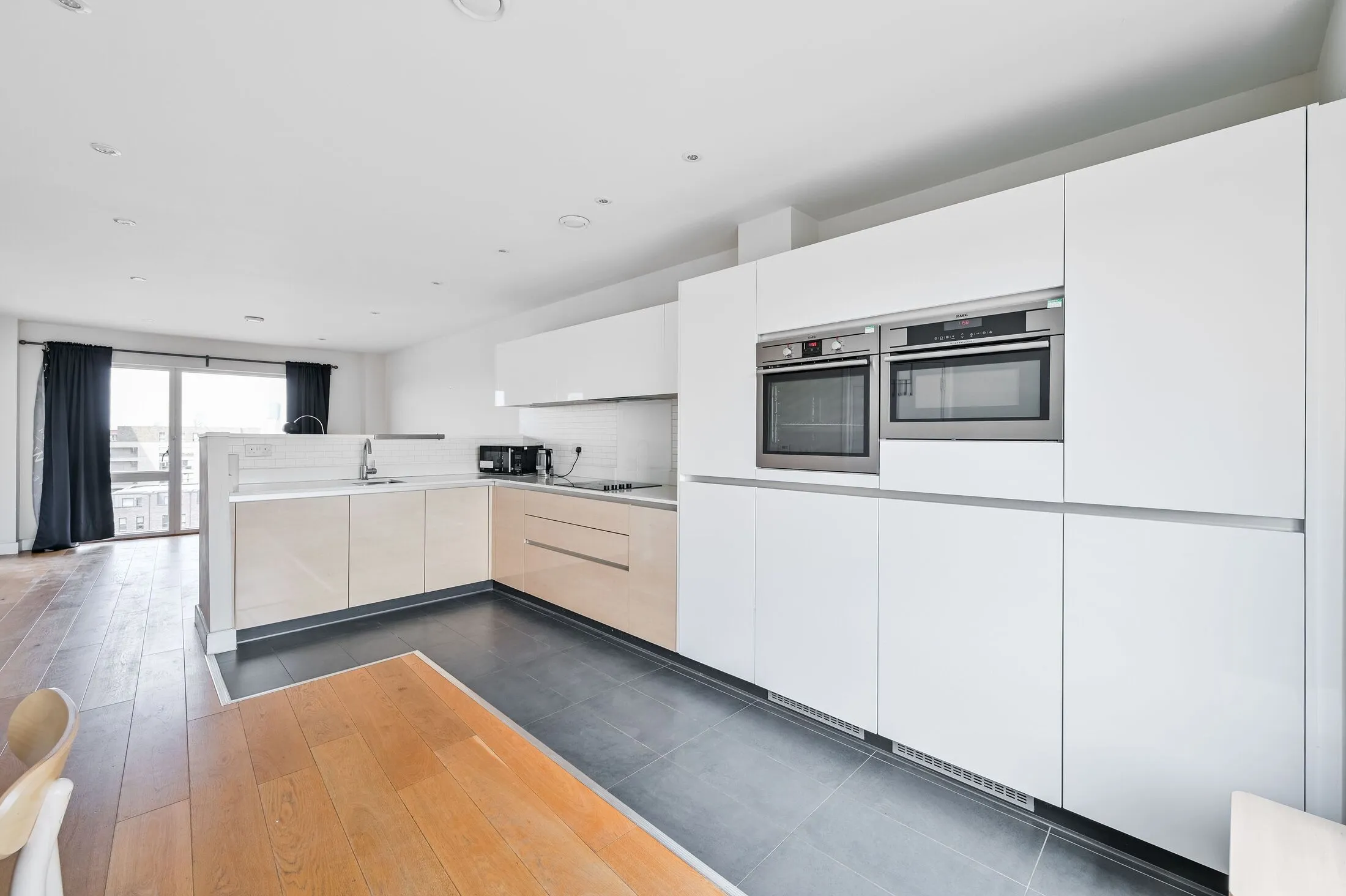 Flat Peartree Way in Greater London