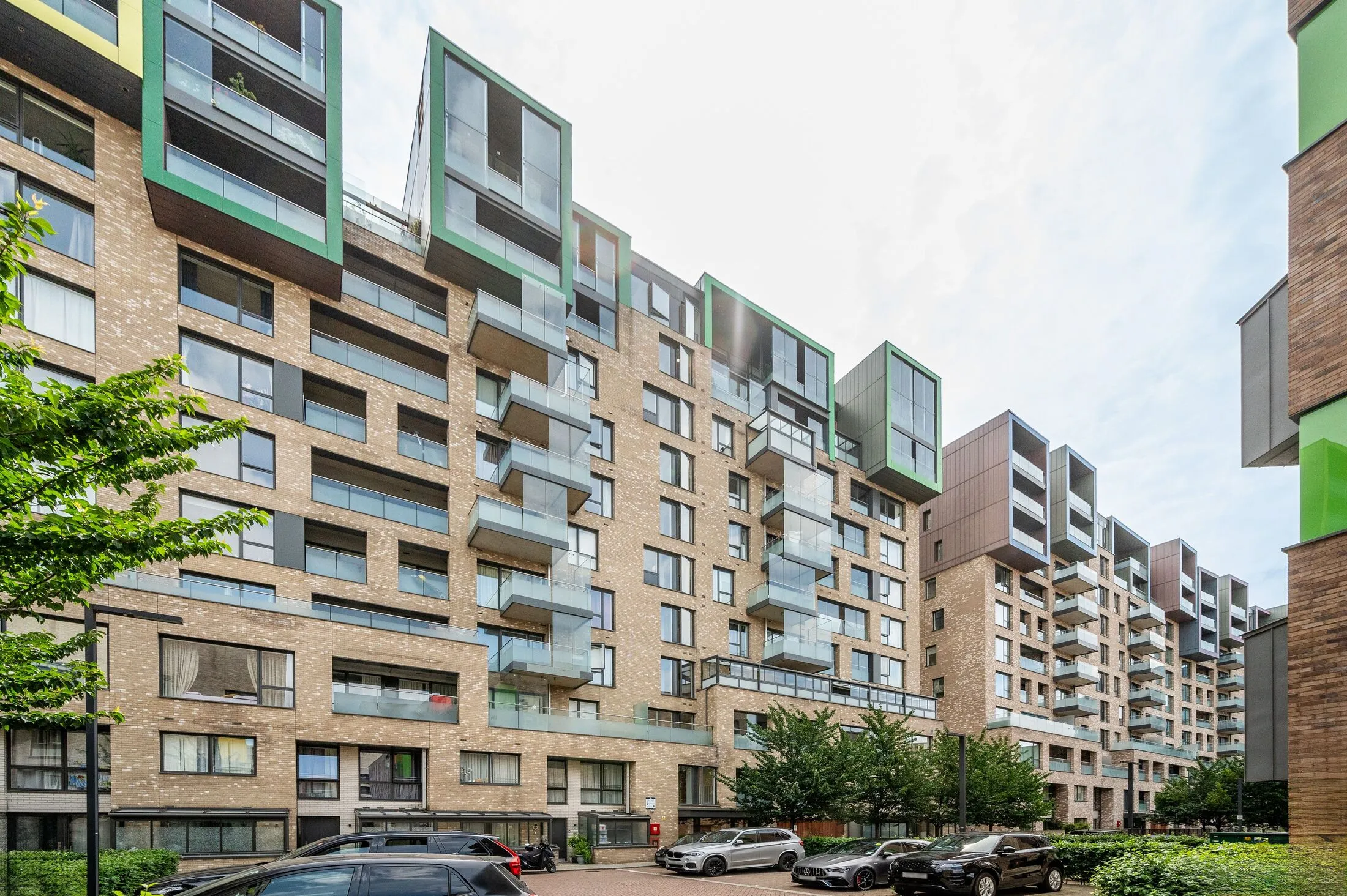 Flat Peartree Way in Greater London
