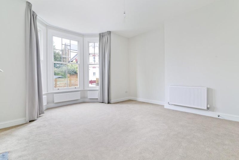 Room Sternhold Avenue in Greater London