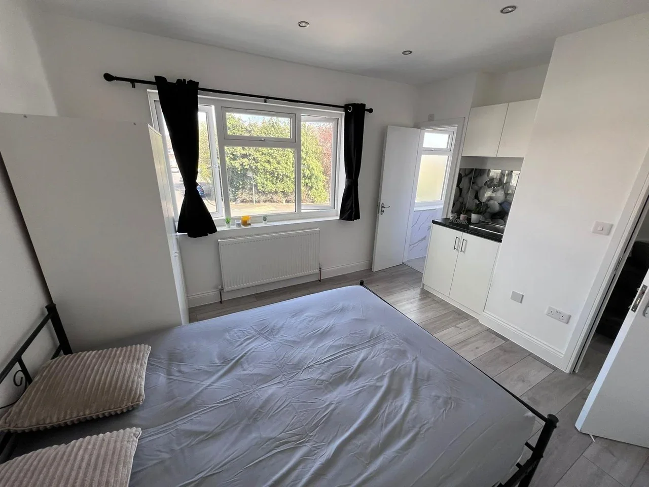 Room Bradenham Road in Greater London