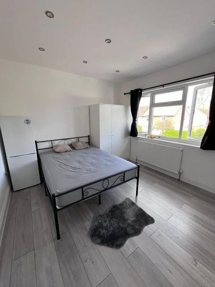 Room Bradenham Road in Greater London