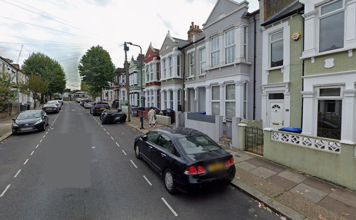 Flat Burns Road in Greater London