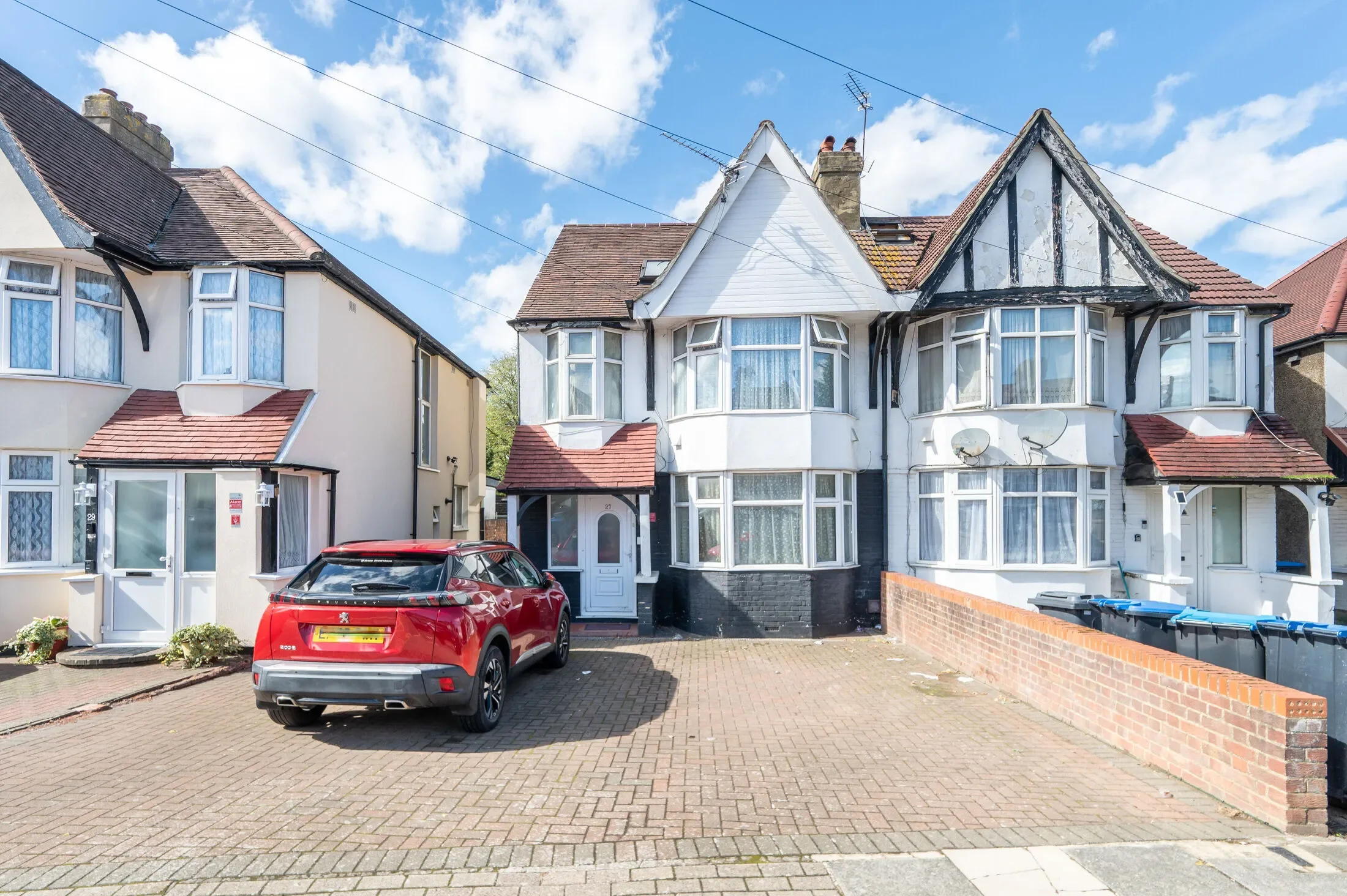 House Ballogie Avenue in London