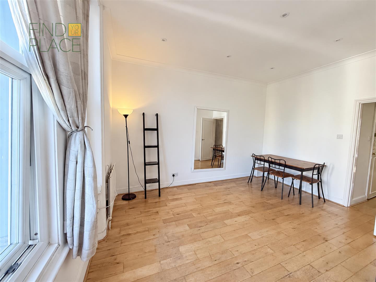 Flat Ladbroke Grove in Greater London