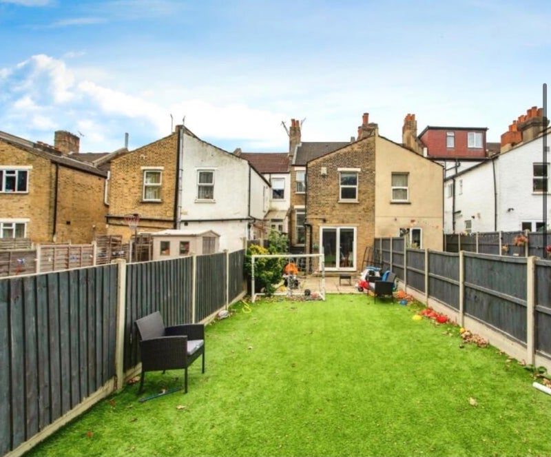 Room Gatling Road in Greater London