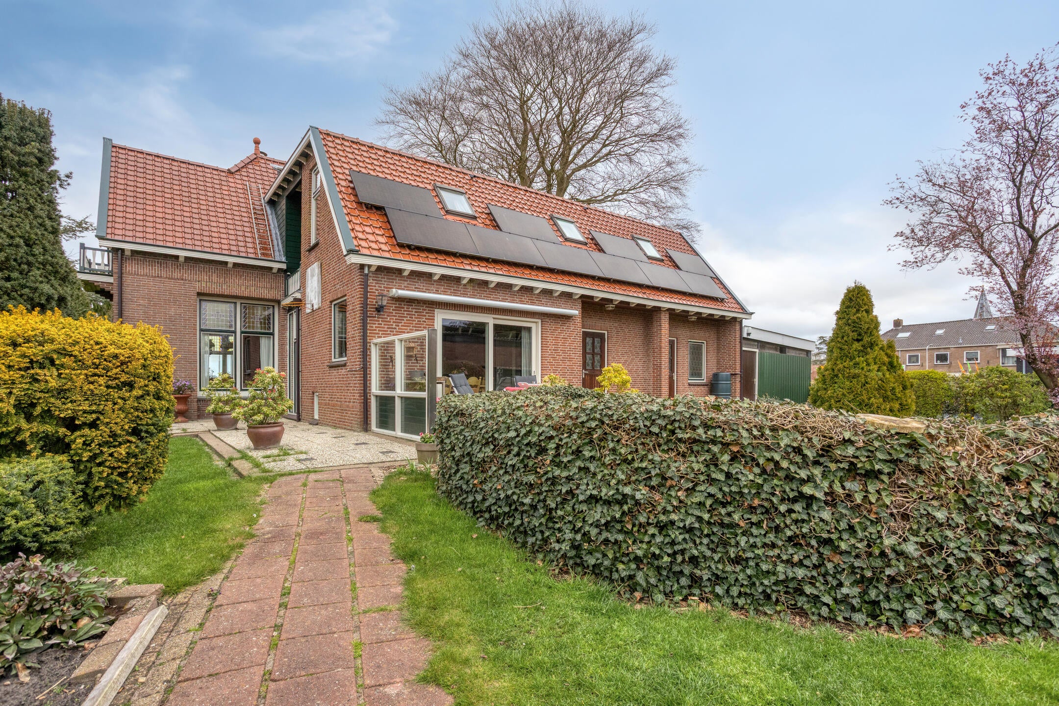 Vrijstaande woning te koop: Rijksstraatweg 38, Hurdegaryp