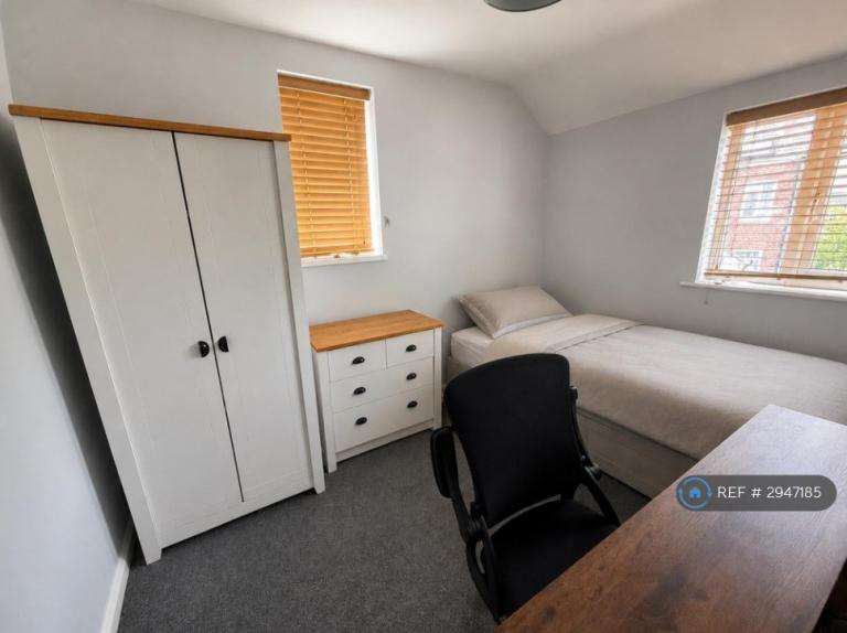 Room Gladstone Street in Ashfield