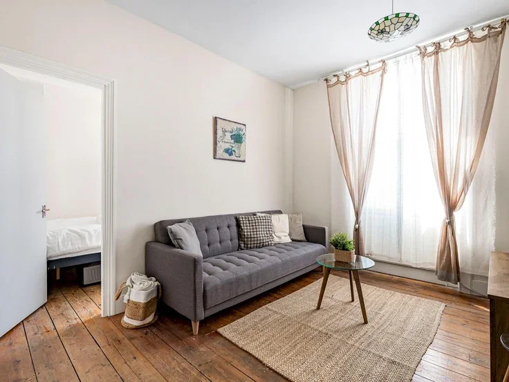Flat Ongar Road in Greater London