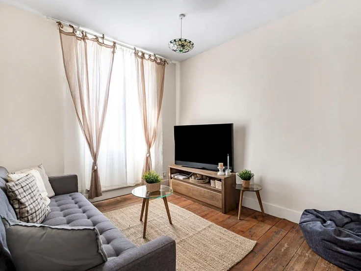 Flat Ongar Road in Greater London