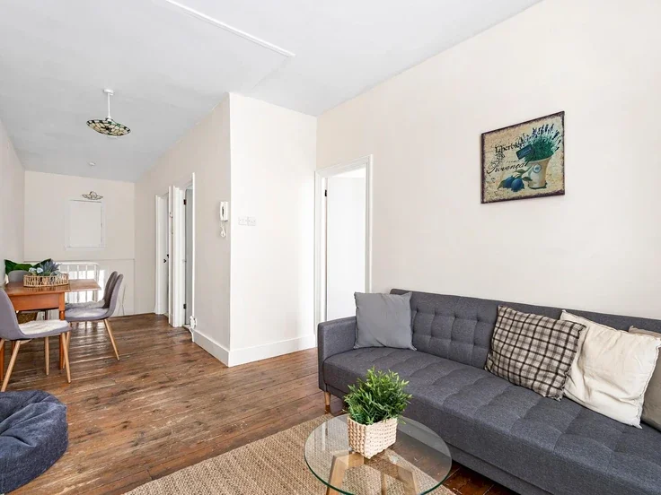 Flat Ongar Road in Greater London