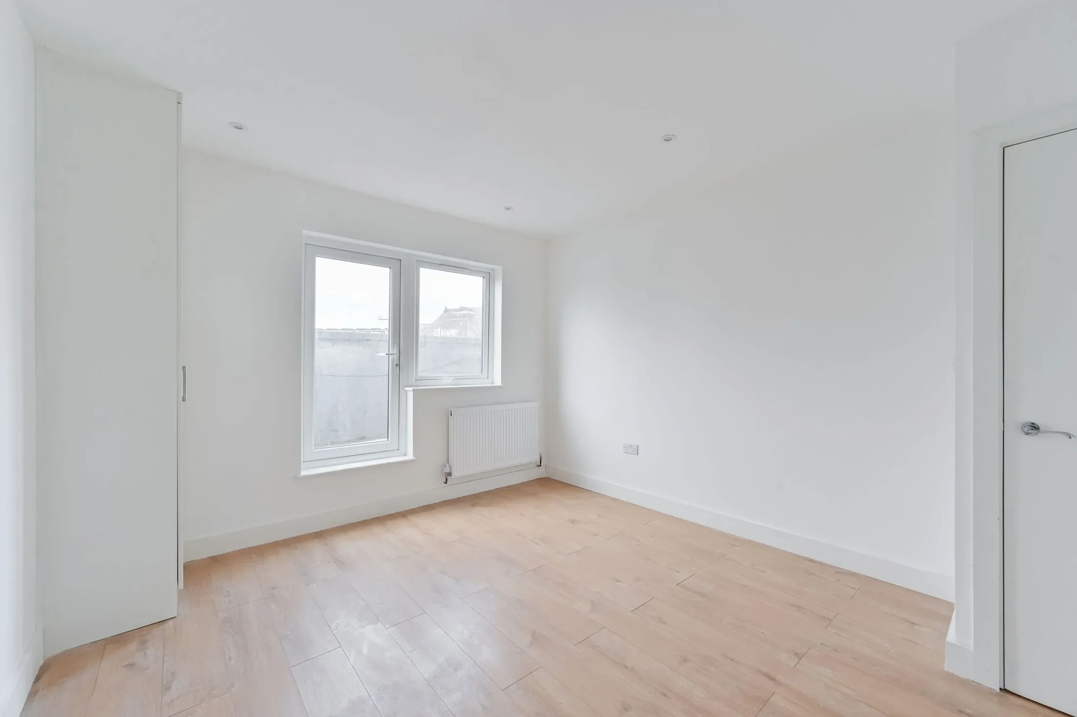 Flat Rushey Green in Greater London