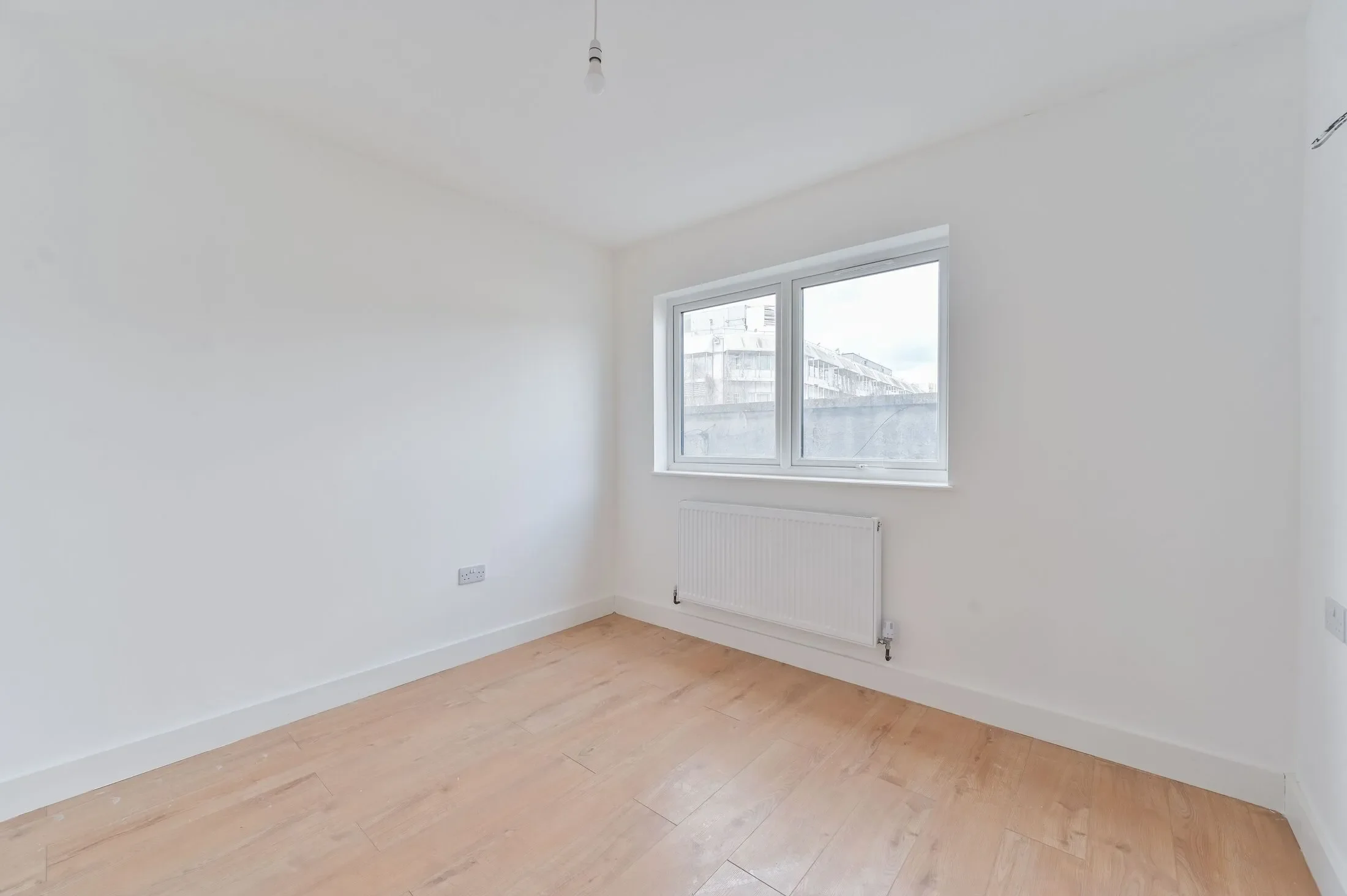 Flat Rushey Green in Greater London
