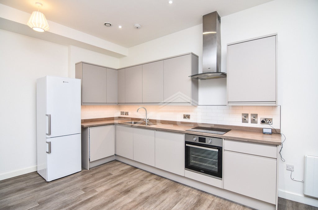 Flat Canfield Place in Greater London
