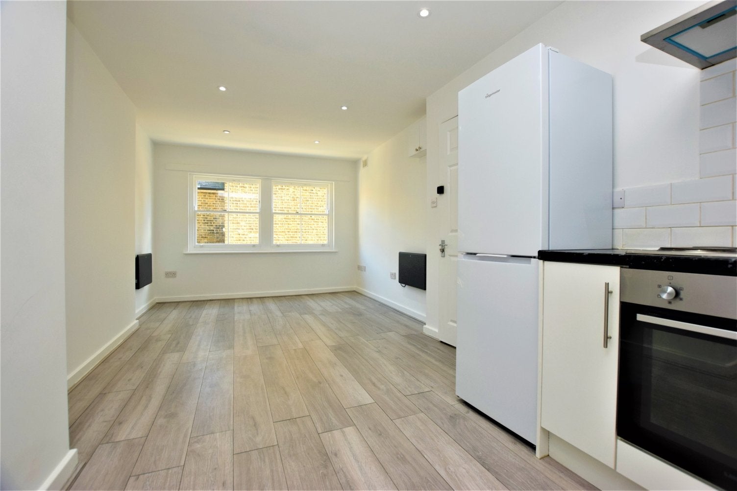 Flat Clyde Vale in Greater London