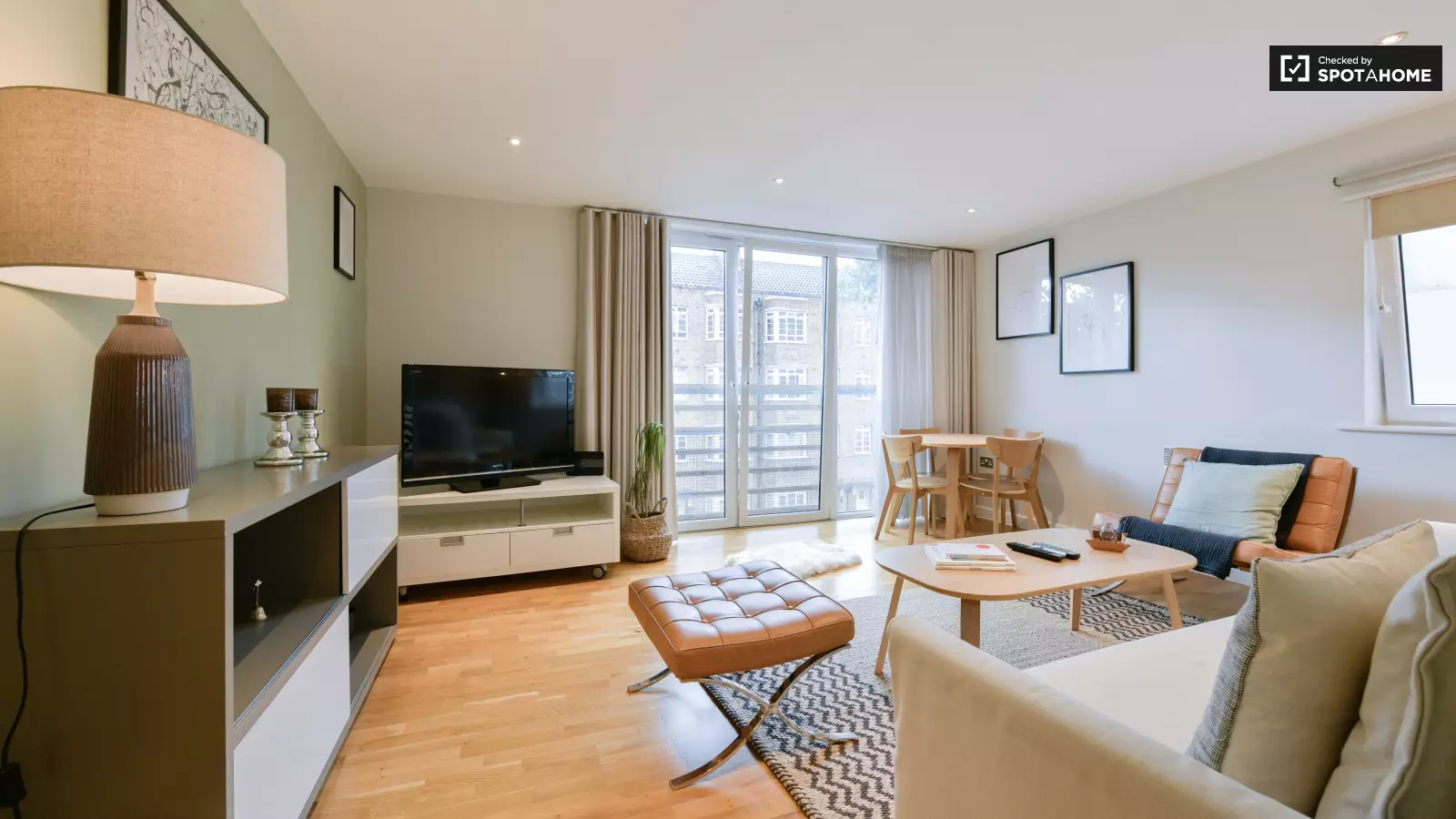 Flat Bishop Street in Greater London