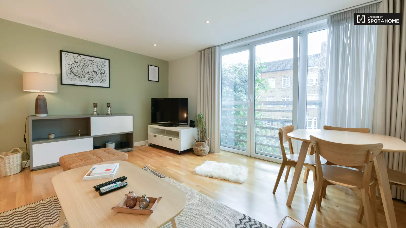 Flat Bishop Street in Greater London