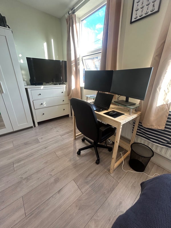 Room Willis Road in Greater London