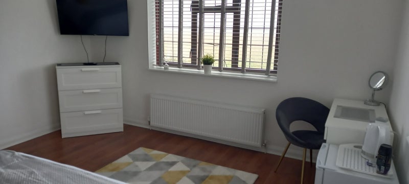 Room Lower Burnham Road in Maldon