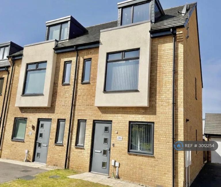 House New Dawn Place in Stratton St. Margaret