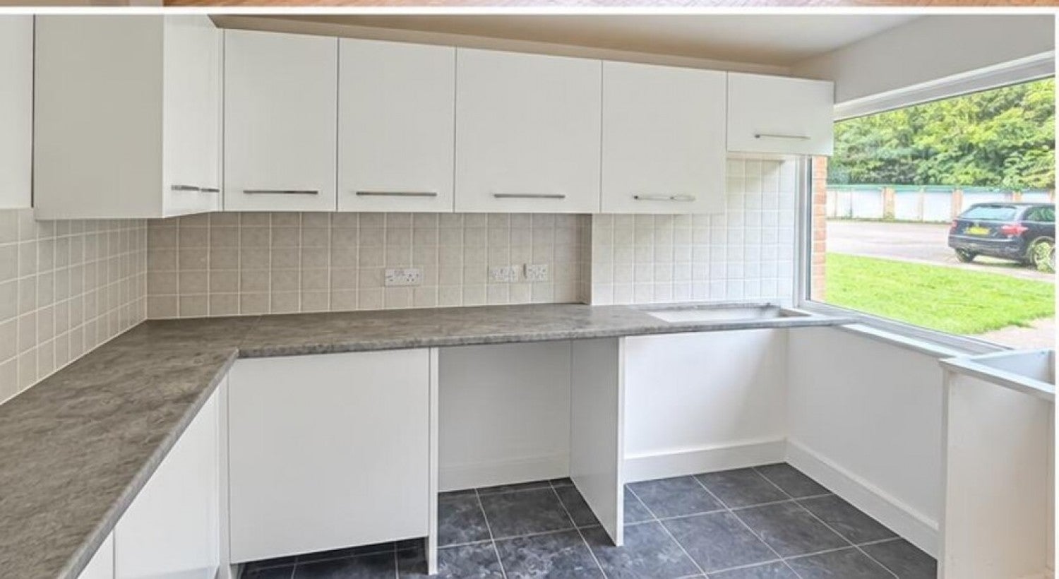 Flat Stafford Road in Caterham