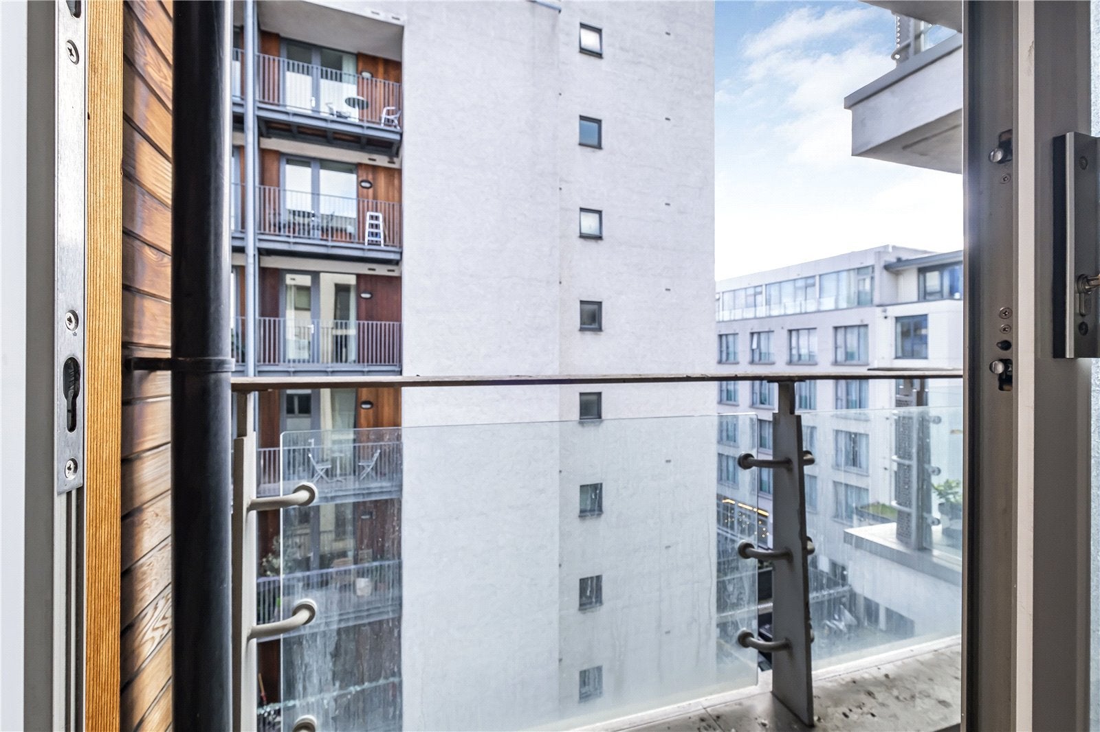 Flat Coach House Mews in Greater London
