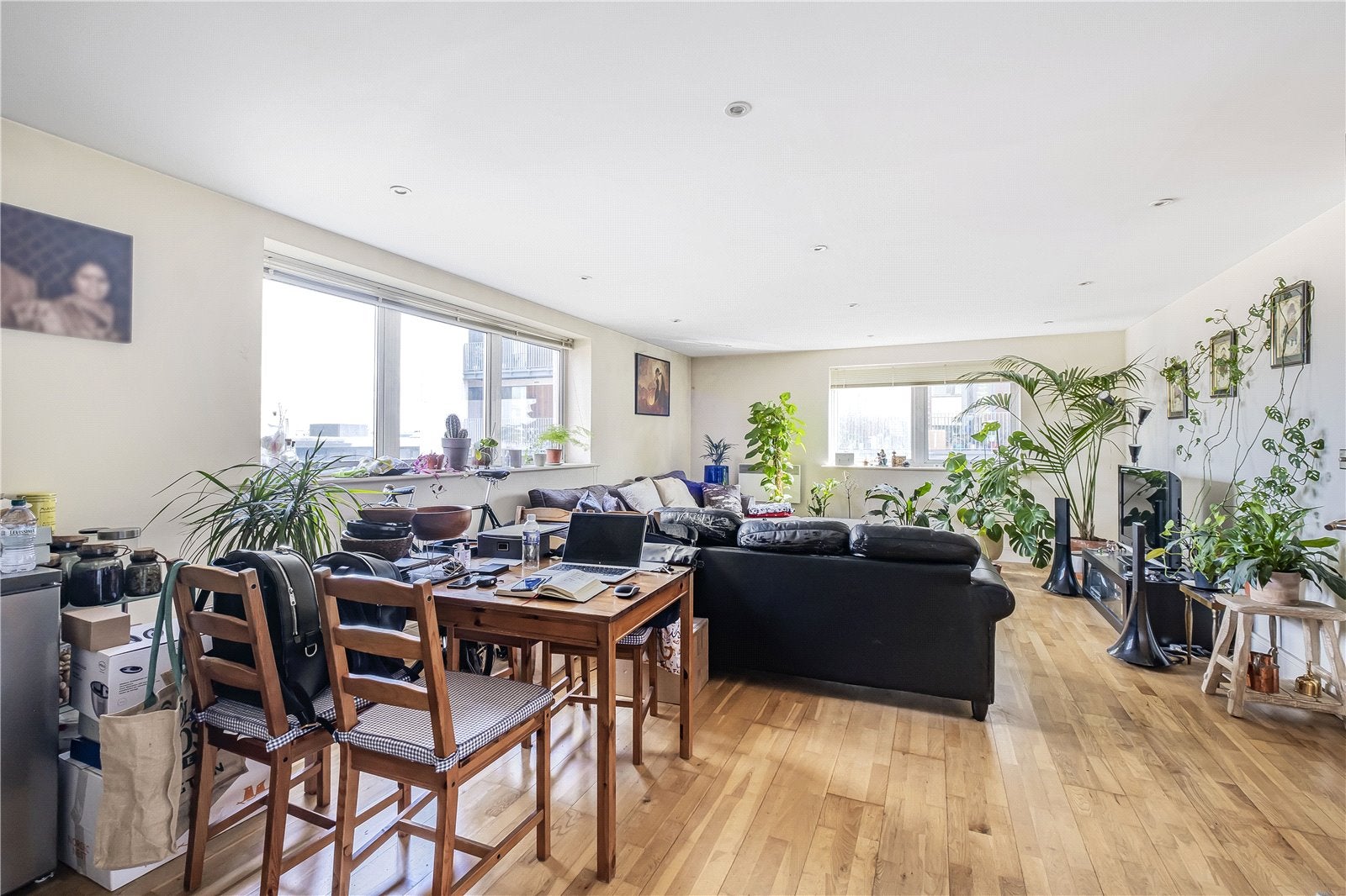 Flat Coach House Mews in Greater London