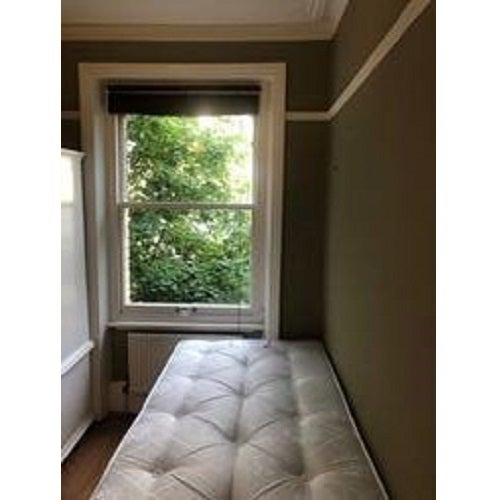 Flat Glazbury Road in Greater London