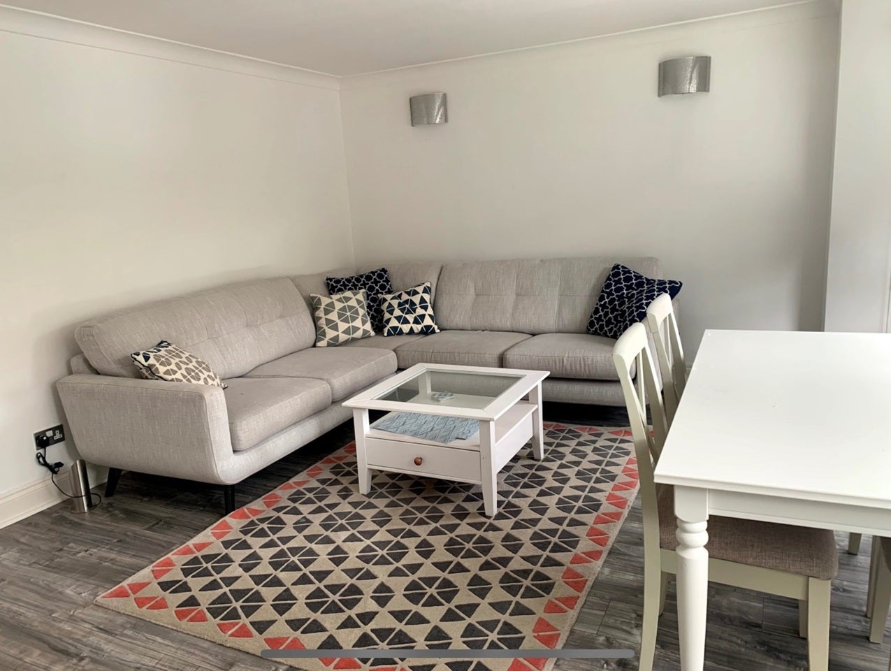 Flat Dollis Avenue in Greater London
