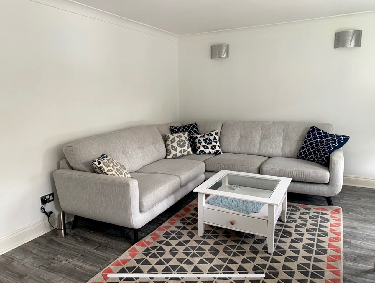 Flat Dollis Avenue in Greater London