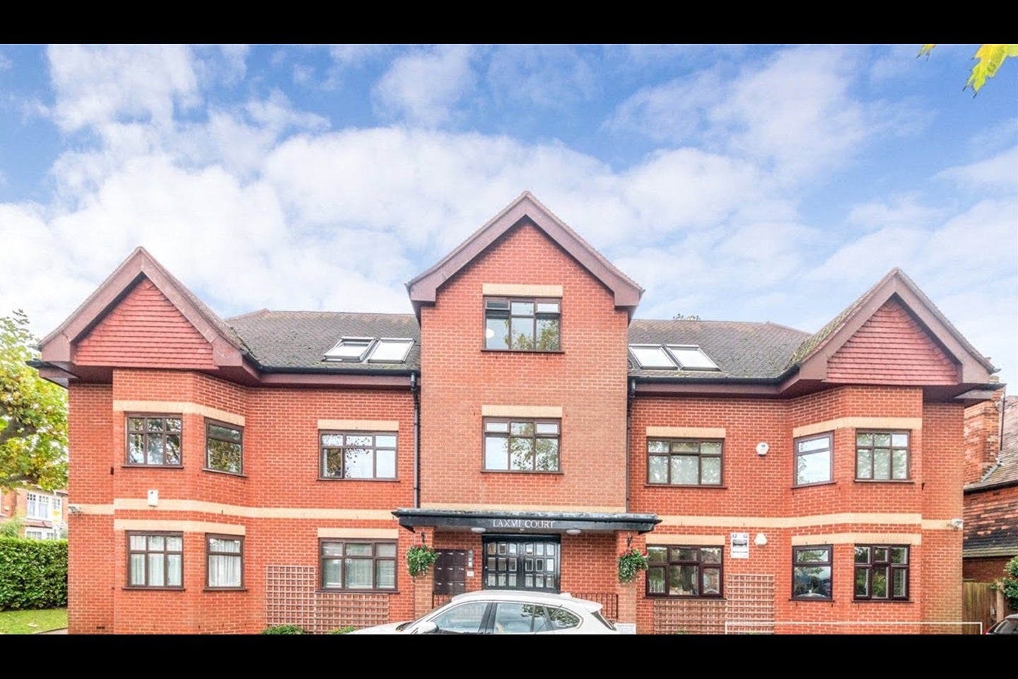 Flat Dollis Avenue in Greater London