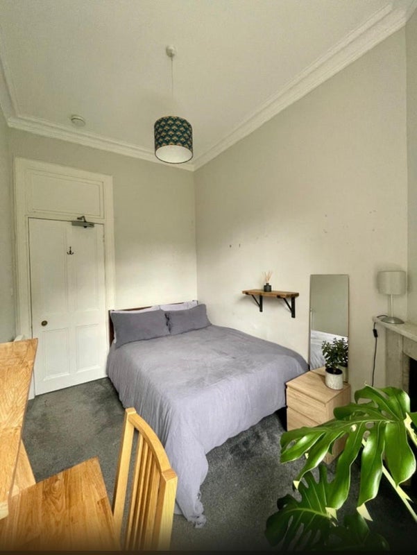Flat Marchmont Road in City of Edinburgh