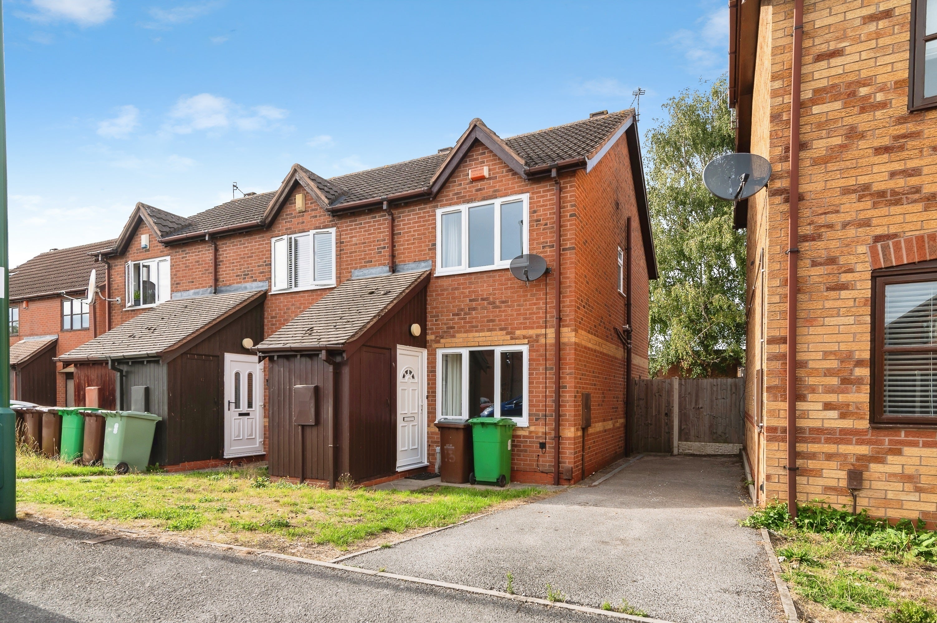 House Shelby Close in Nottingham
