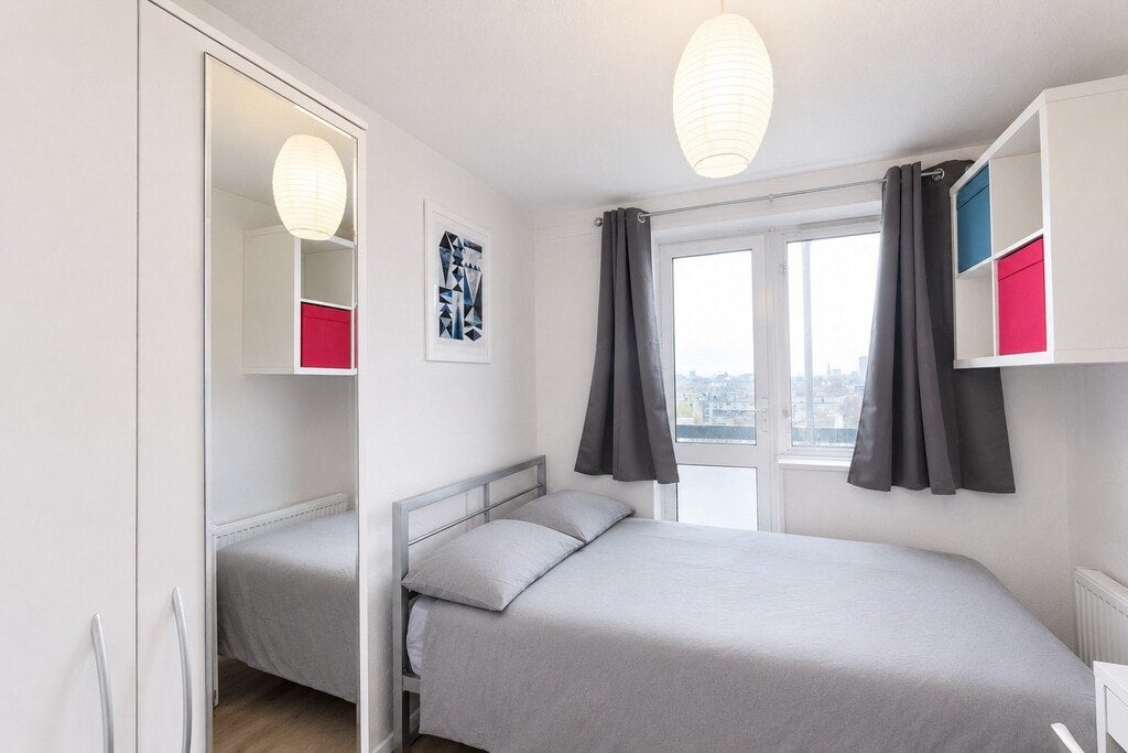Room O'Leary Square in Greater London