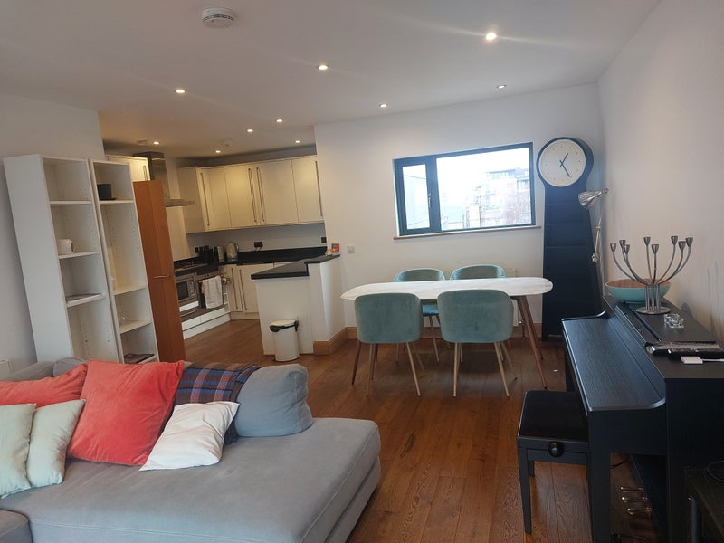 Flat Norman Street in Greater London