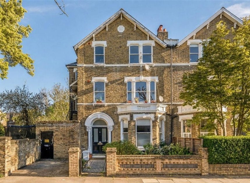 Flat Drake Road in Greater London