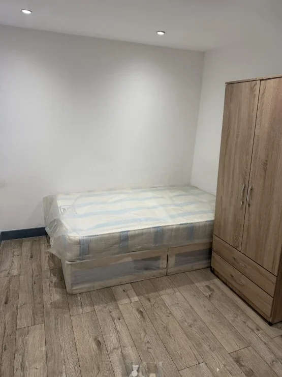 Room Ormonde Avenue in Epsom and Ewell