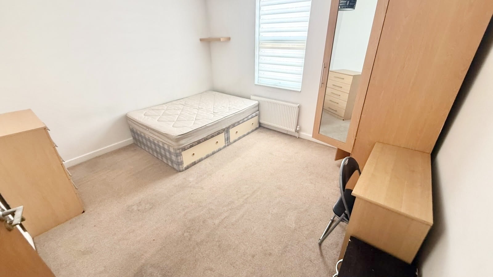 Room Heeley Road in Birmingham