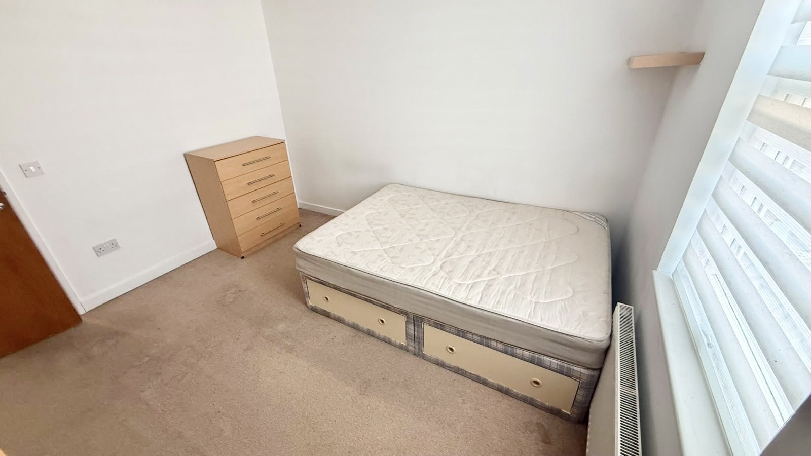 Room Heeley Road in Birmingham