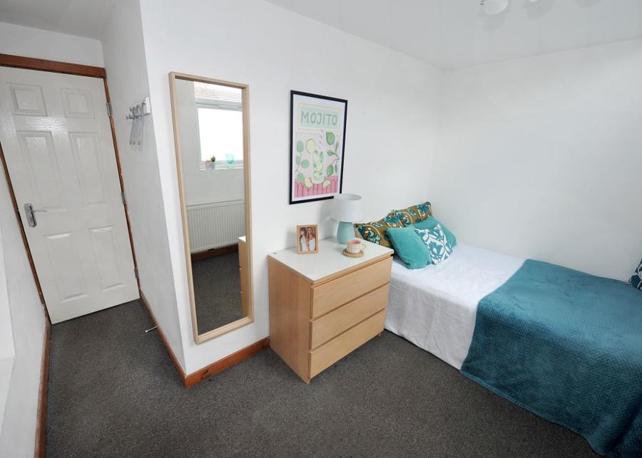 Room Brailsford Road in Manchester
