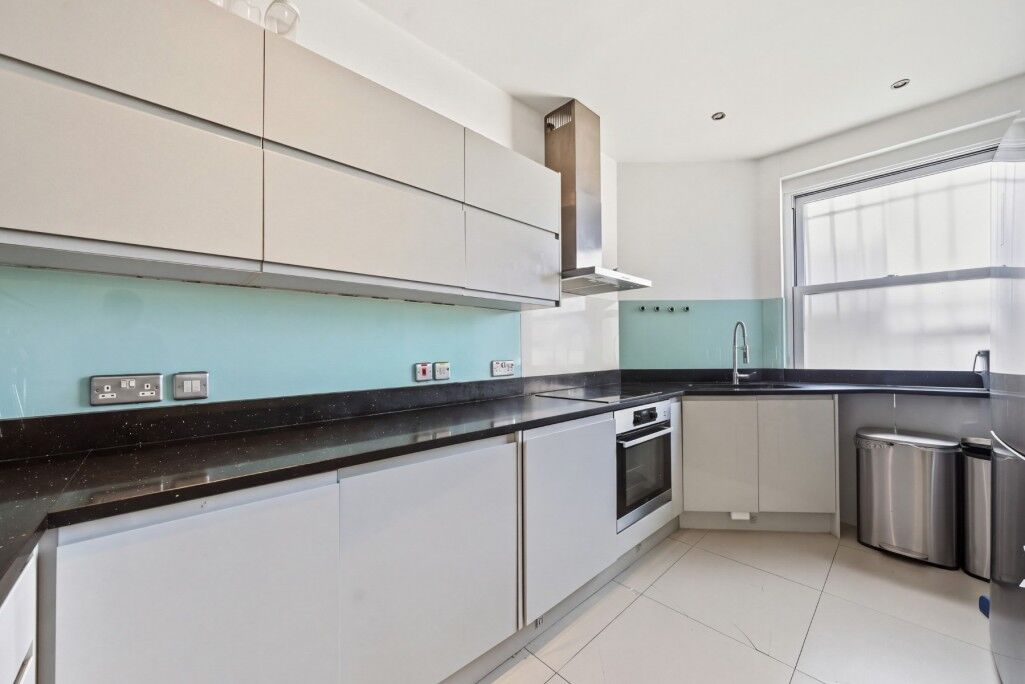 Flat Elgin Avenue in City of Westminster