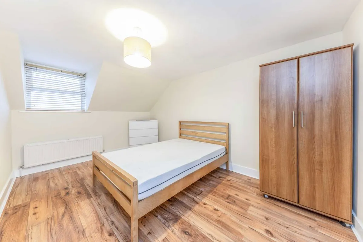 Flat Balham High Road in Greater London