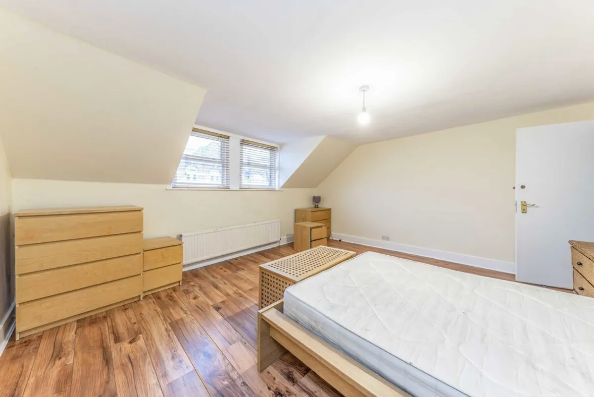 Flat Balham High Road in Greater London