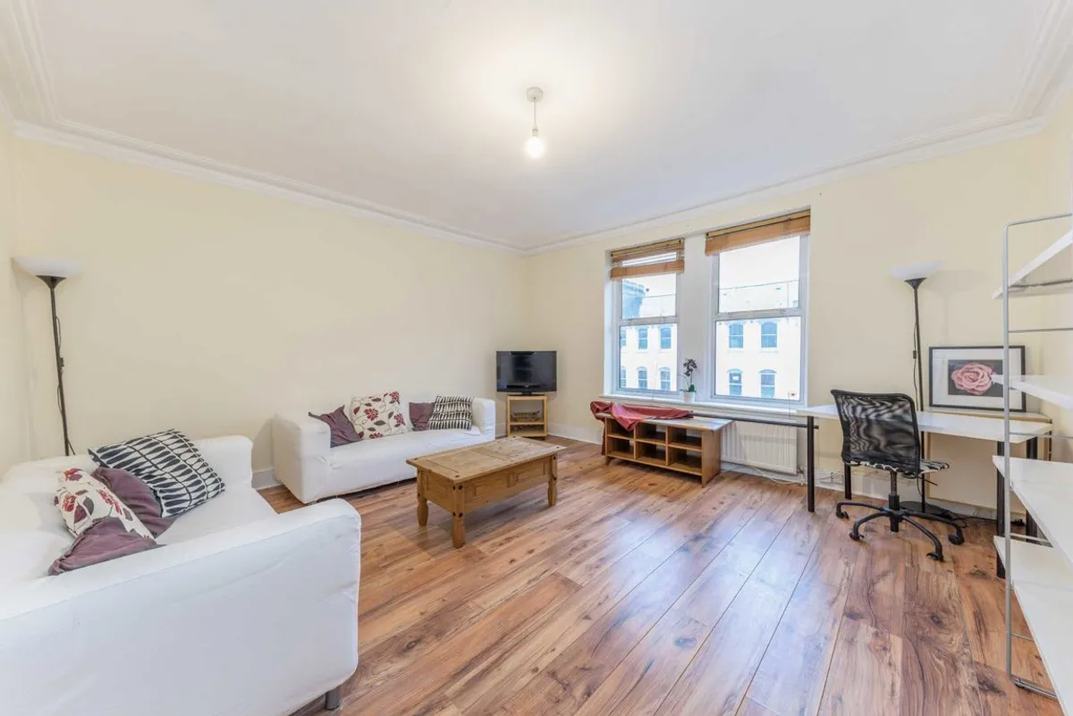 Flat Balham High Road in Greater London