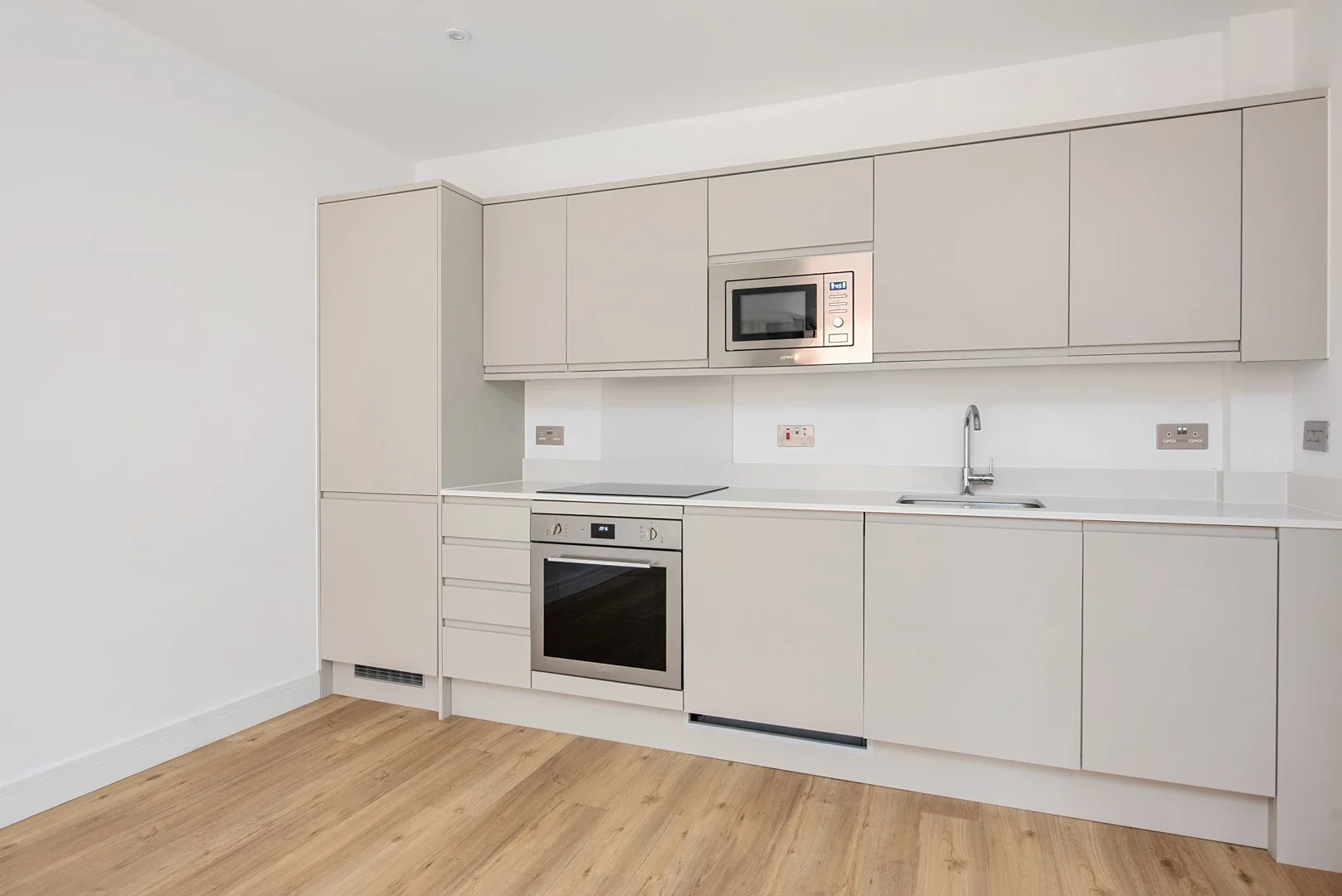 Flat Farnborough Road in Rushmoor