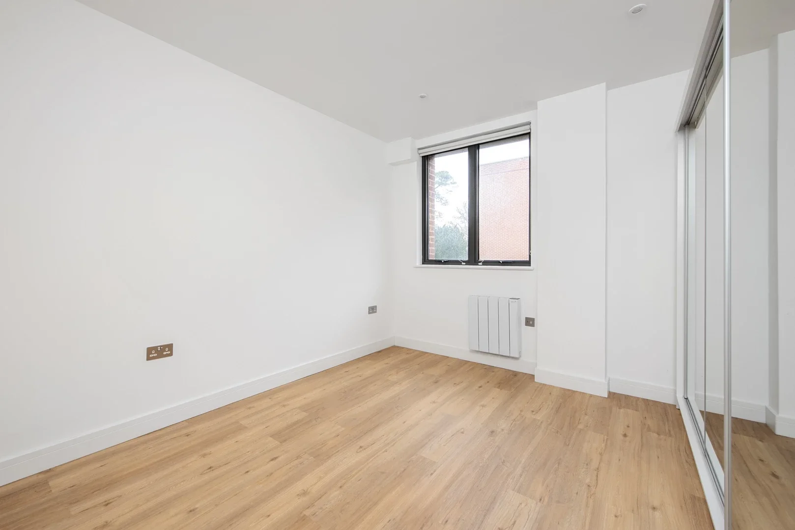 Flat Farnborough Road in Rushmoor