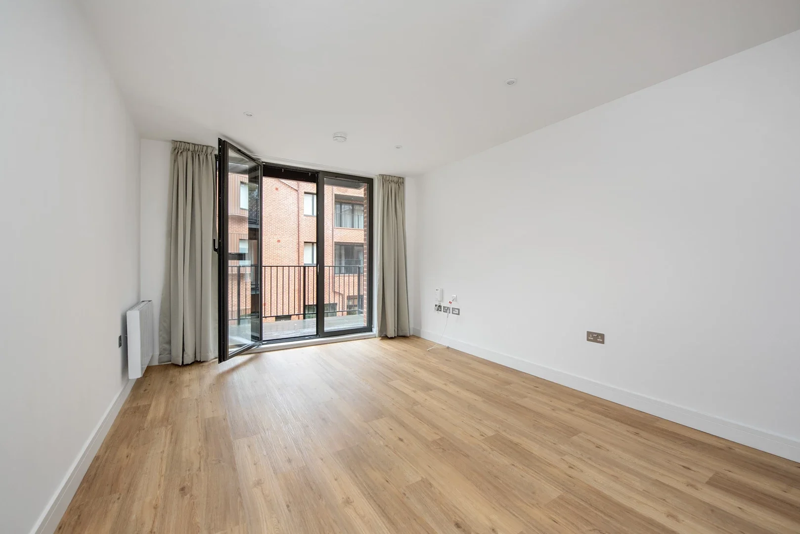 Flat Farnborough Road in Rushmoor