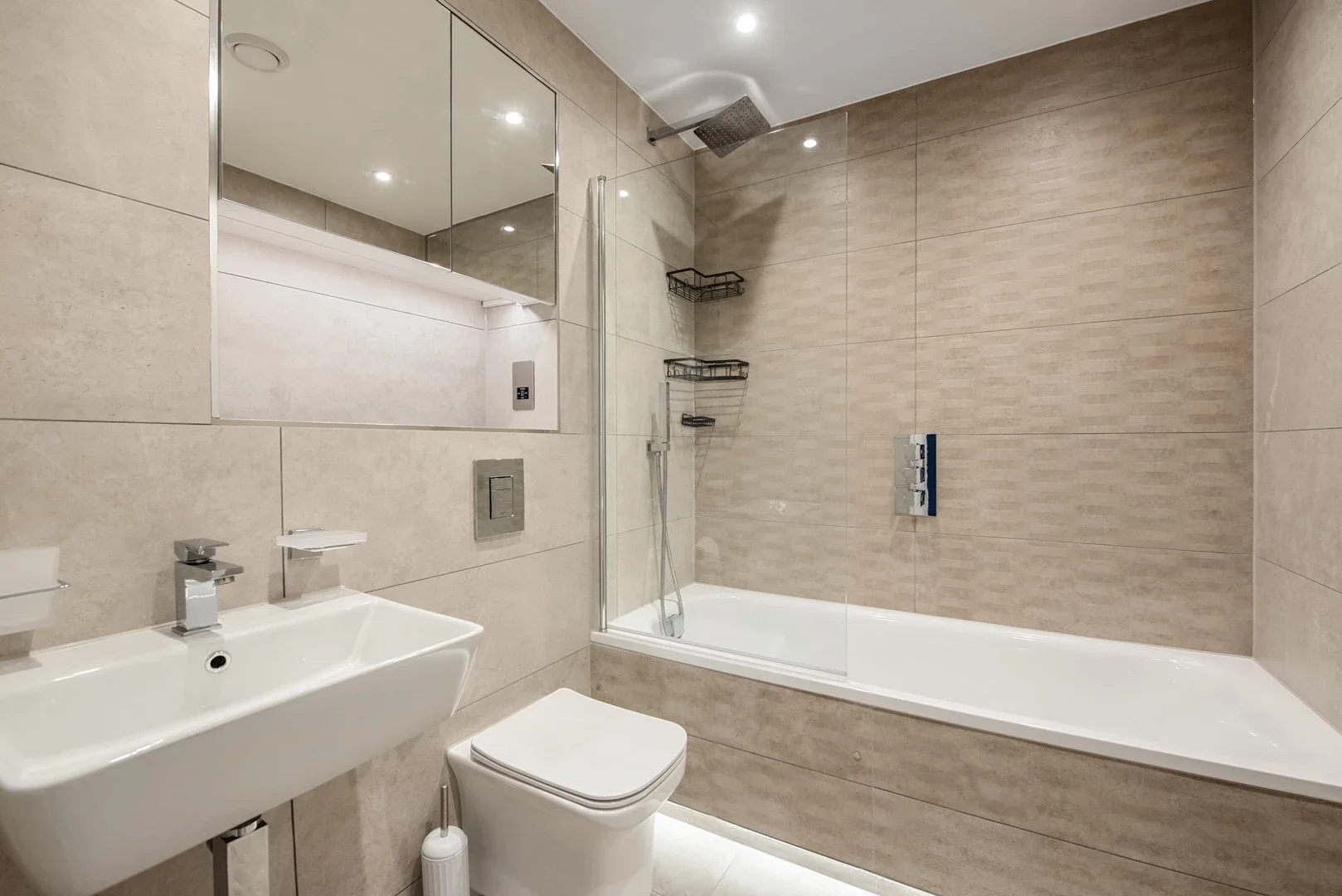 Flat Farnborough Road in Rushmoor