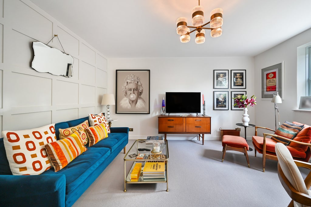 Flat Nevinson Close in Greater London