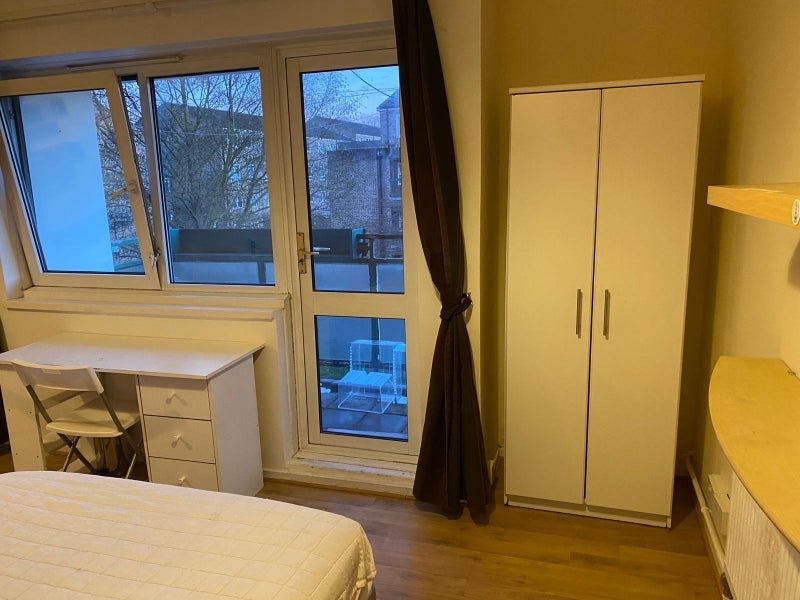 Room Lettsom Street in Greater London